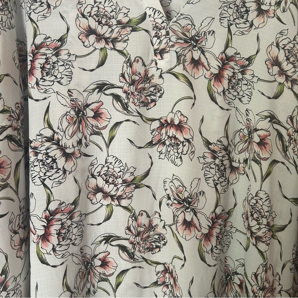 TORRID Floral V-Neck Women's Top - Picture 3 of 4